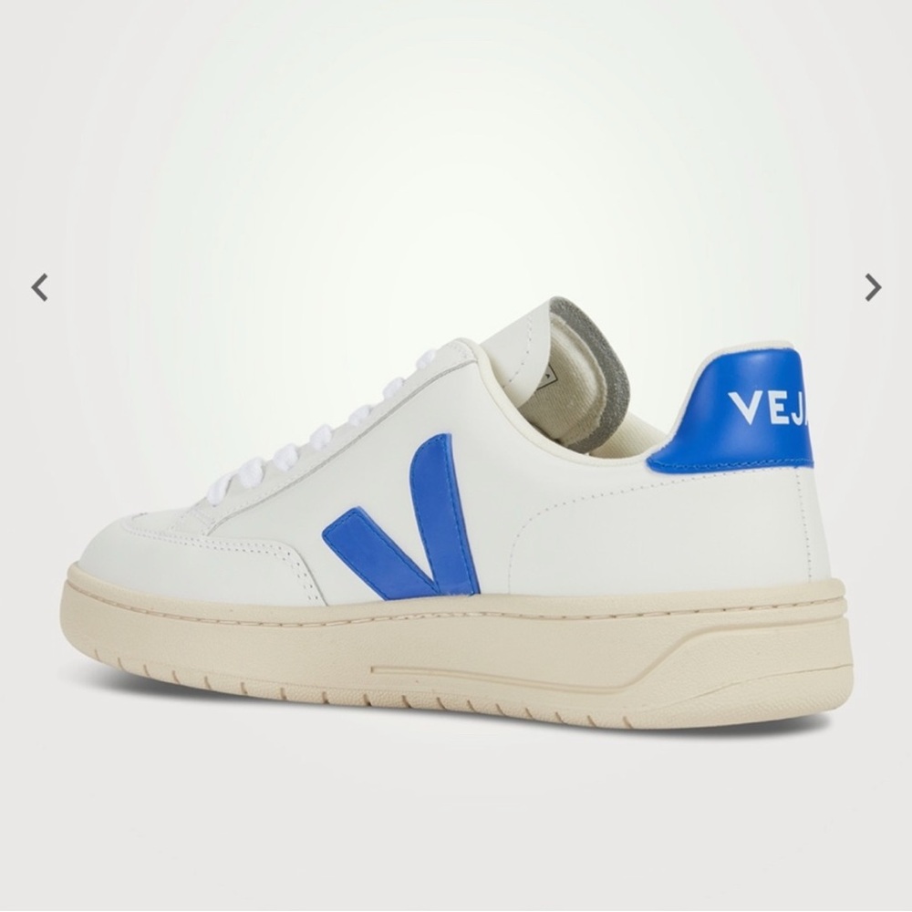 Veja - V-10 Leather Sneakers - Picture 2 of 8